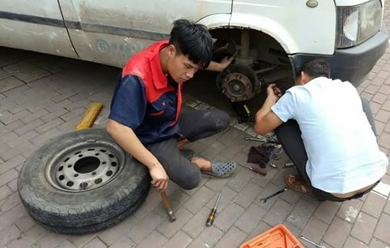 晋城城区流动补胎电话，最近24小时上门补胎轮胎维修服务怎么收费(图2)