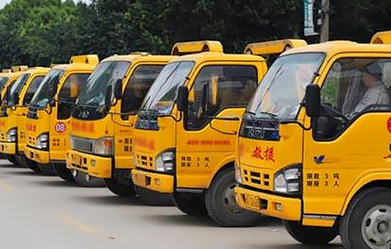 邓州高速汽车救援电话，24小时道路救援拖车服务紧急送油怎么收费的(图1)