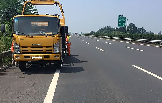 肥乡高速24小时救援服务电话，拖车换胎紧急送油救援收费标准(图2)