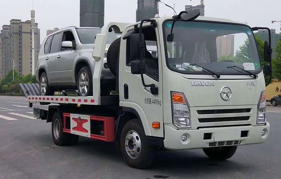 北京朝阳区拖车救援公司一般多少钱，24小时汽车拖车救援电话(图2)
